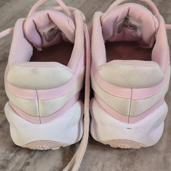 Nike Kids Shoes in Light Pink and Black - Picture 5 of 6